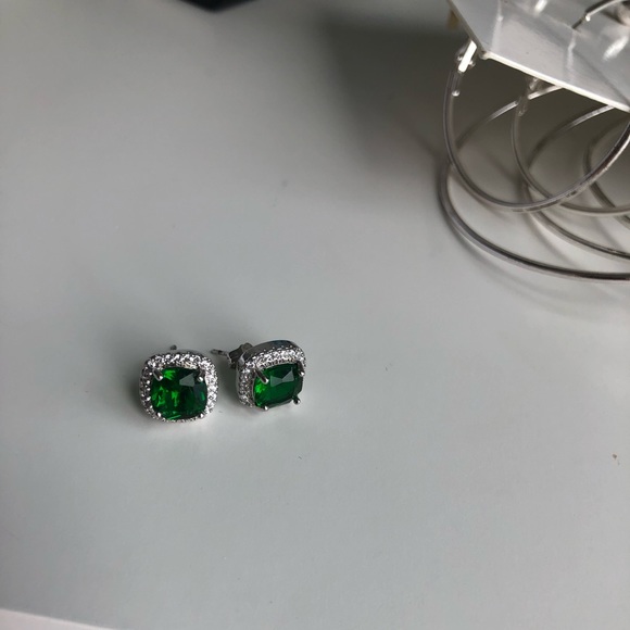 Beautiful green earrings - Picture 2 of 2
